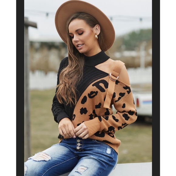 🌟Last One! #51 Black/Leopard Asymmetrical Cold Shoulder Buckle Sweater * - Picture 10 of 10